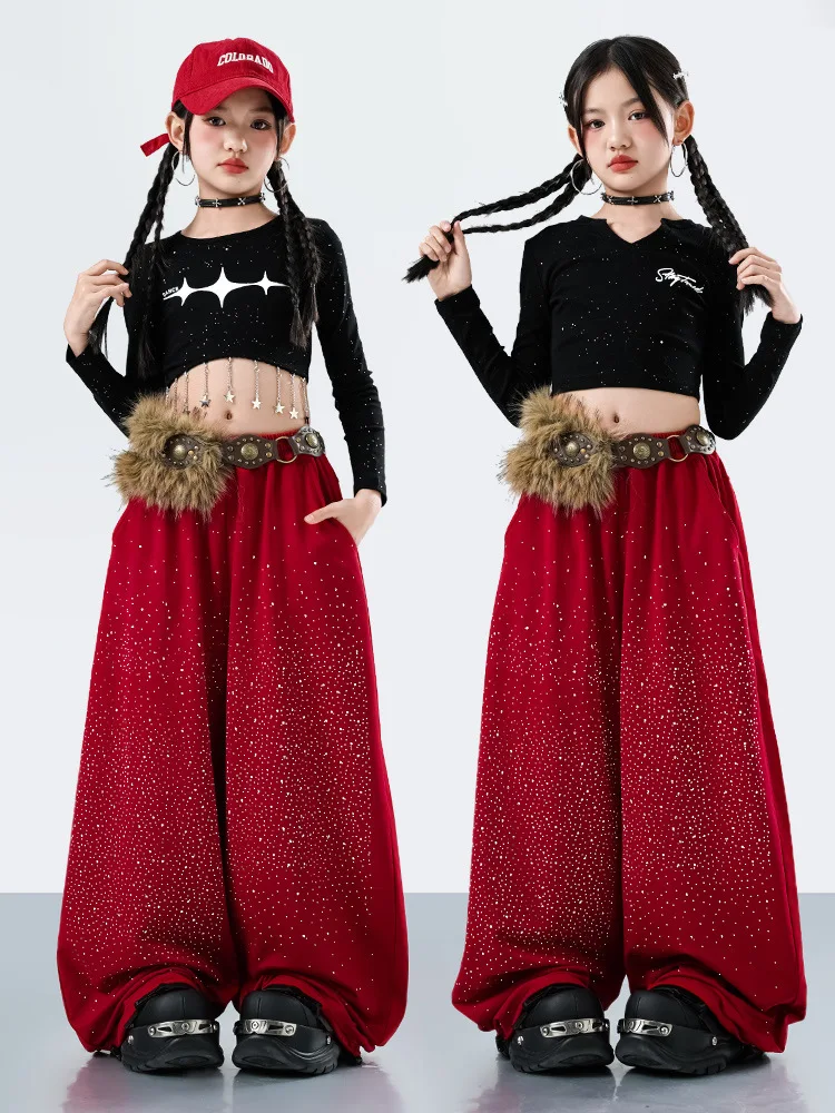 

Детская одежда в стиле K-pop и хип-хоп: черная укороченная футболка с длинным рукавом и стразами, красные свободные брюки для девочек, костюм для уличных танцев