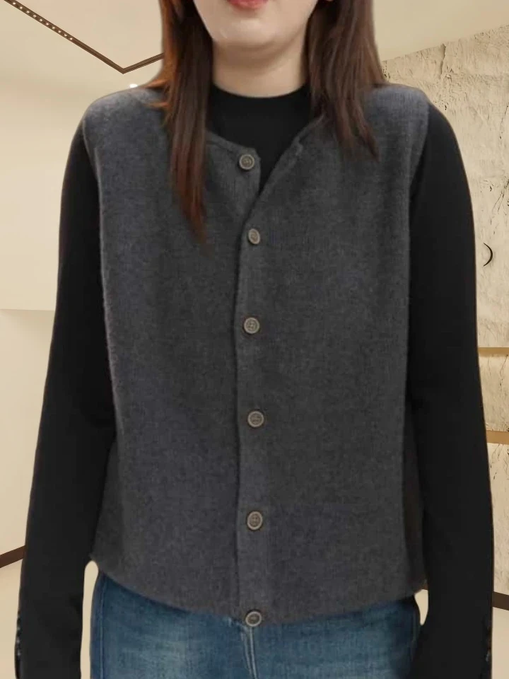 プラスサイズの女性用ルーズニットラウンドネックベスト、ファションスリムトップ、2026年春、フレンチスレボタンディテール