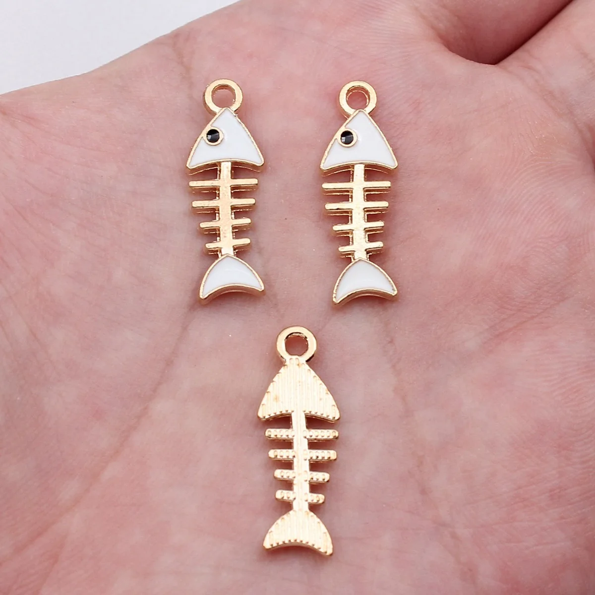 20pcs 24x8.4mm(0.94x0.33inch) 2 Colors White Color Black Color Fish Bone Charms Jewelry Accessories Wholesale