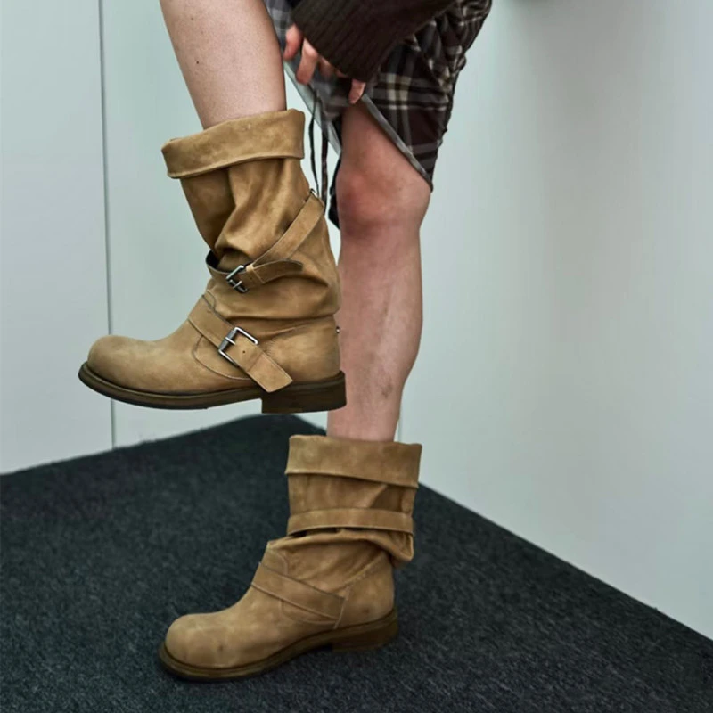 

Новинка 2023 года, корейские рыцарские сапоги средней длины с пряжкой в стиле ретро, женские нишевые сапоги на платформе с ворсом