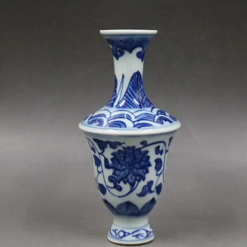 Chinese Blue and White Porcelain Qing Qianlong Lotus Design Vase