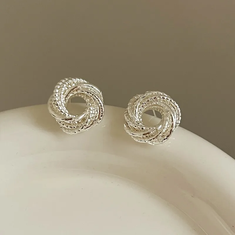

925 Sterling Silver Wire Wound Circle Stud Earrings Fashionable Simple Spiral Design Gift for Girls Elegant Accessory for Women