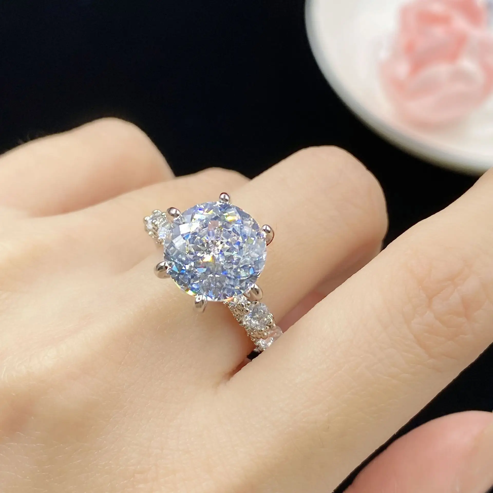 

5-carat Starry Sky Cut White Zircon Six Claw Simple Style Open Ring Female Fluorescent Lamp Color Change Wedding Jewelry