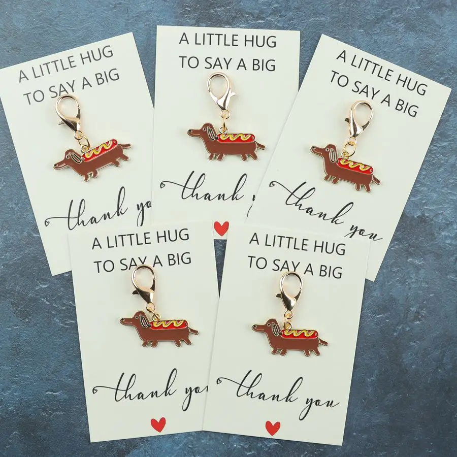 5pcs Cute Sausage Dog Keychains, Including a Thank-You Card, Perfect for Birthdays, Parties, and Backpack Decorations.