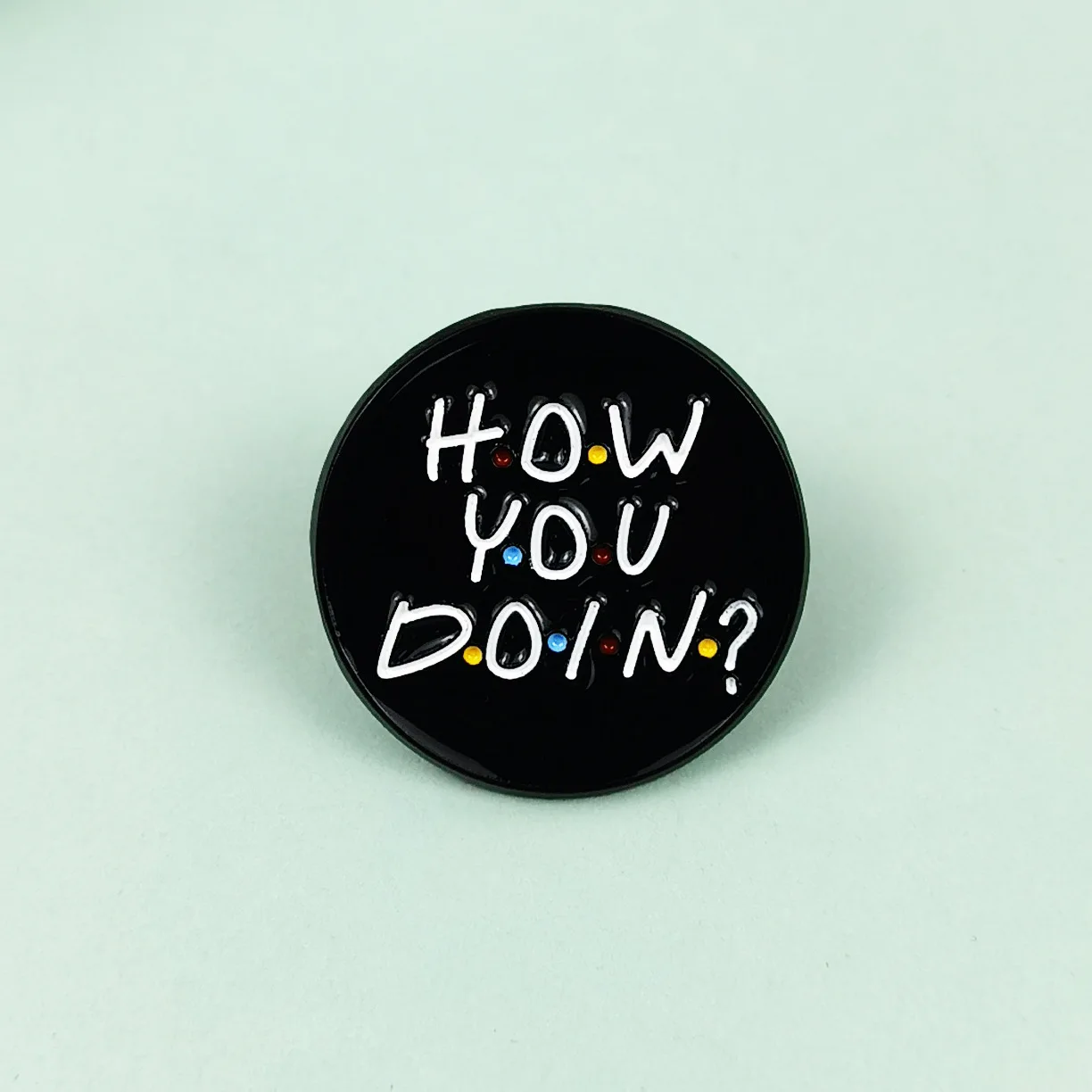 Круглая брошь с английской буквой, персонализированная капля масла, сплав, новый креативный многофункциональный рюкзак, значок, аксессуары для одежды, подарок