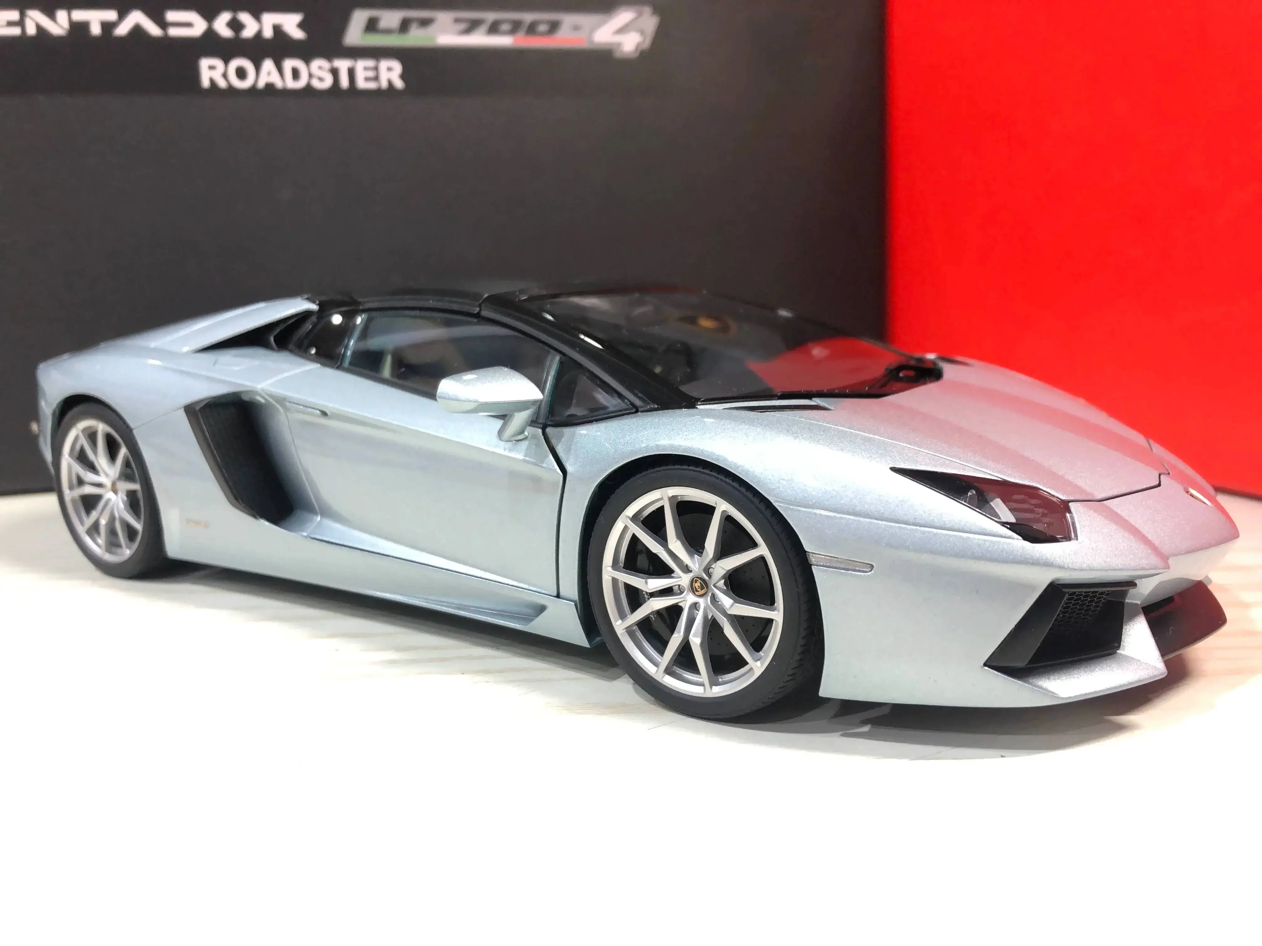 Autoart 1:18 Avantado LP700-4 Roadster Silver Blue Simulation Limited Edition All Open Alloy Metal Static Car Model Toy Gift