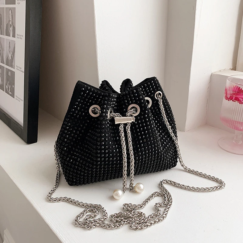 Luxury Women\'s Bag New High Quality Horseshoe Bucket Bag Exquisite PU Rivet Sequin Design Women\'s One Shoulder Handbag