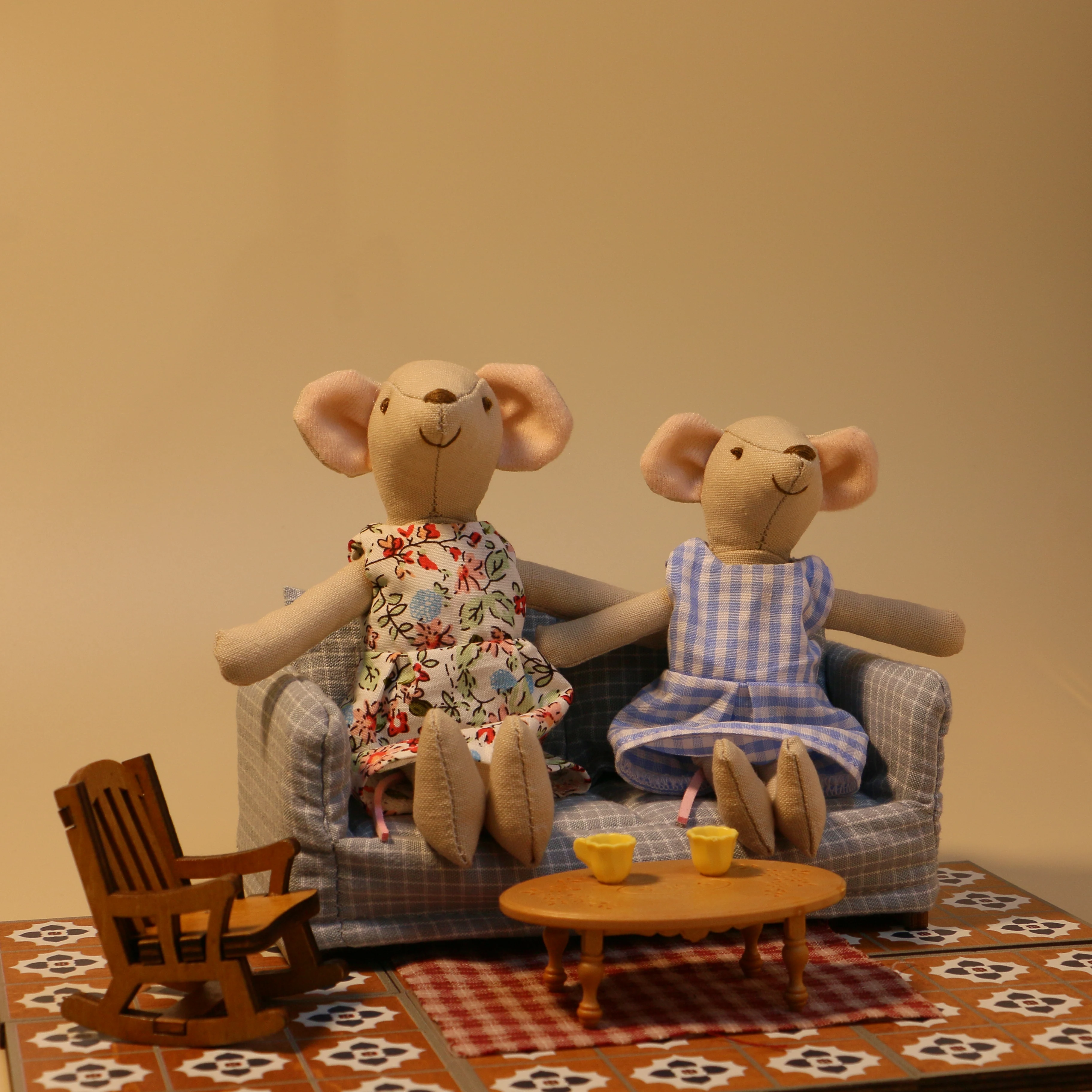 

Ins Danish fairy tale mouse decoration doll: cute decompression pinch toy decompression finger doll suitable for 0-3