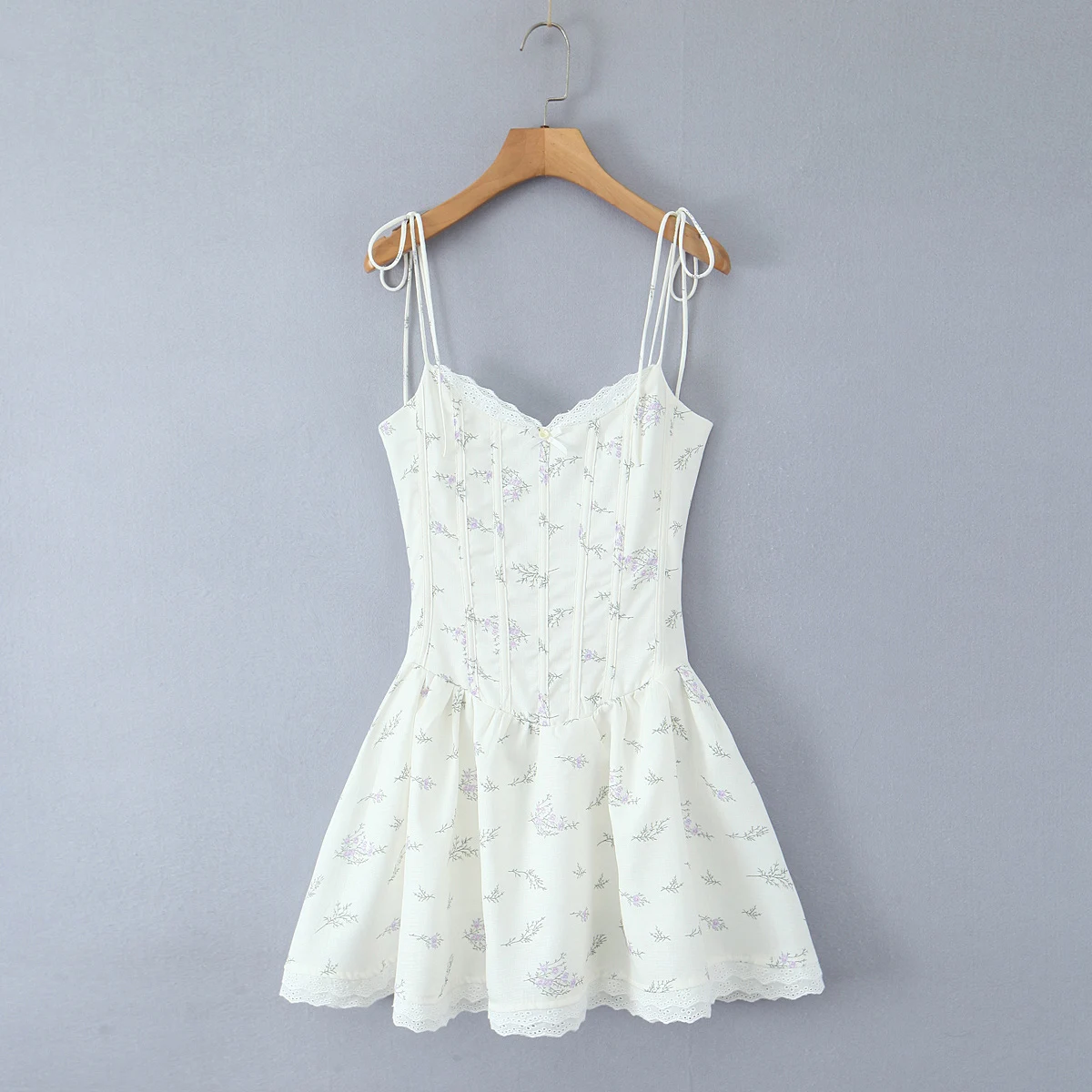 Vestido blanco dulce con estampado Floral y lazo para mujer, vestido con tirantes de encaje empalmado, cuello en V, deshuesado, cintura delgada, corte en A, sin mangas