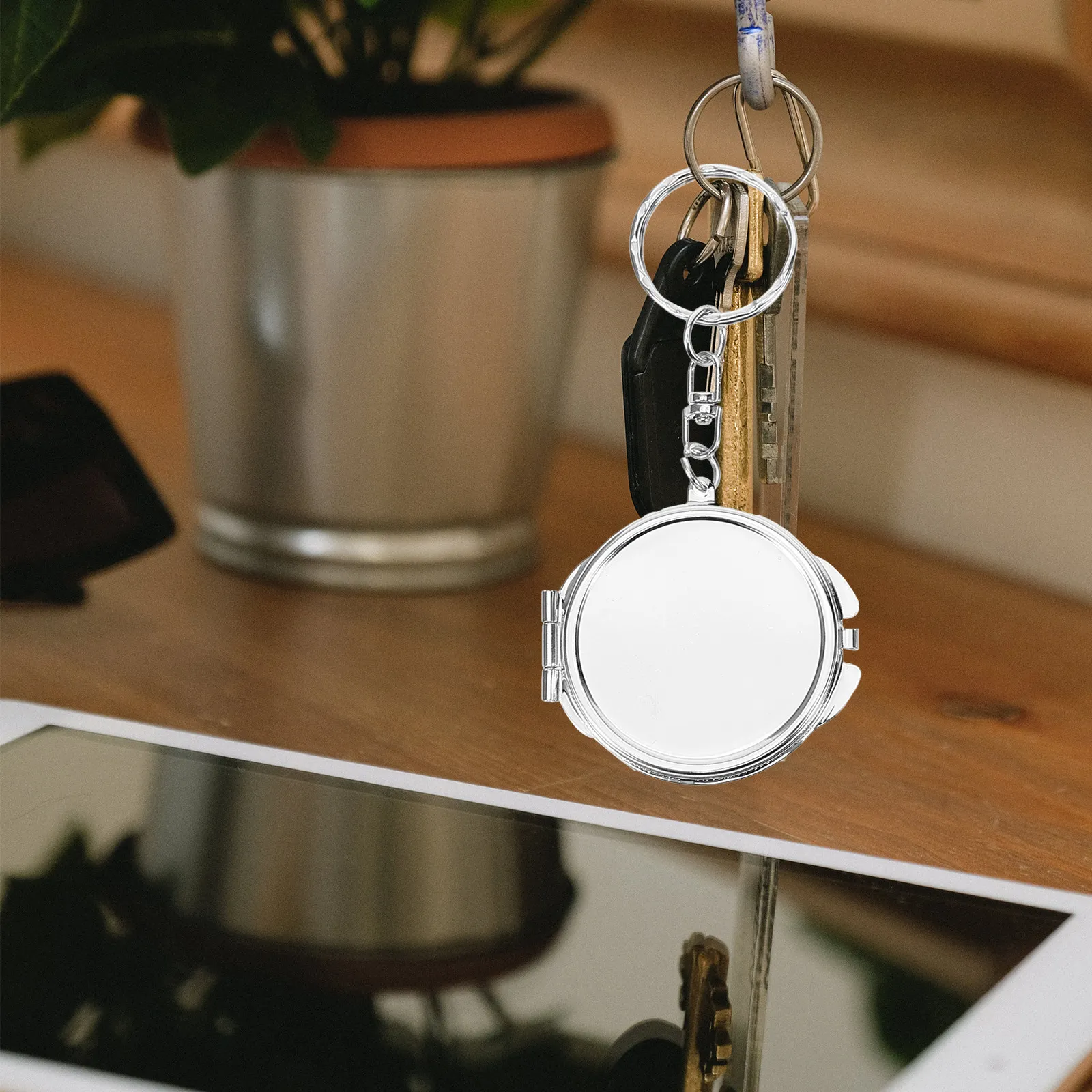 4Pcs Compact Folding Mirror Keychain Metal Mini Mirror Pocket Sized Double Sided Creative Shape Keyring Pendant Decor