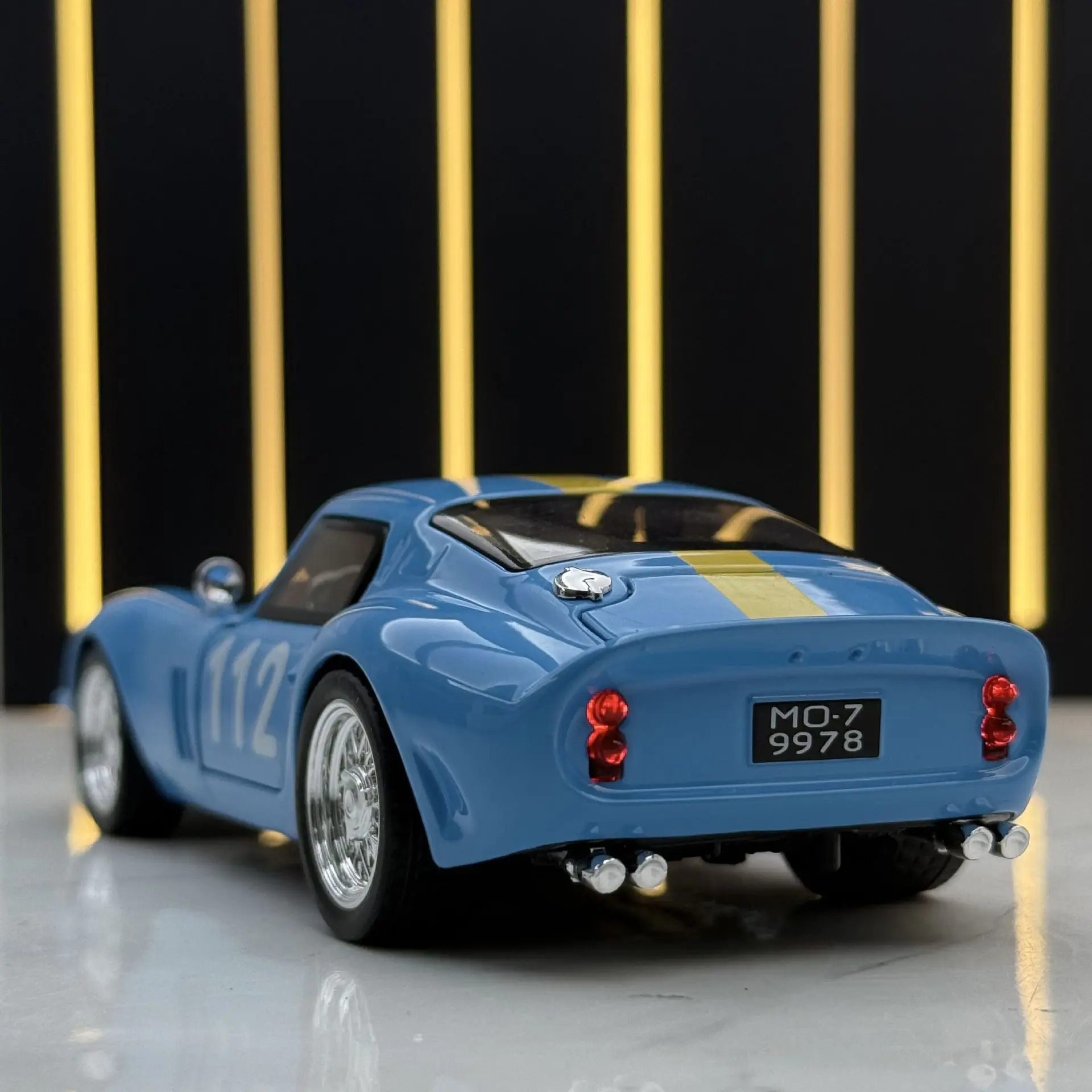 Modelo de coche deportivo 1:32 250 GTO, juguete de Metal fundido a presión, simulación de sonido y luz en miniatura, vehículo coleccionable, regalos para niños