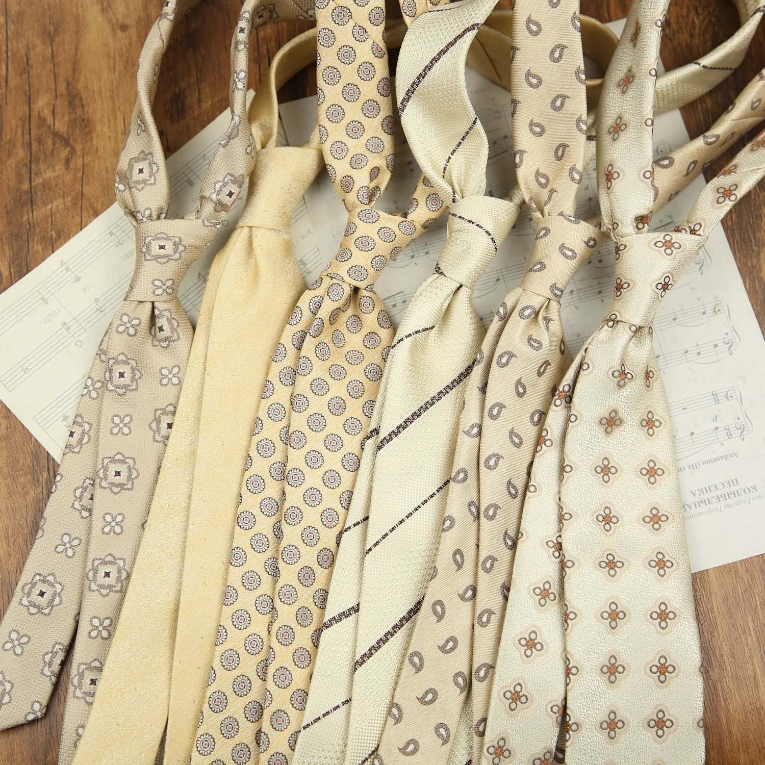 

Tie men's formal business Korean version British casual retro coffee color yellow stripe hand printed style groom's wedding tren