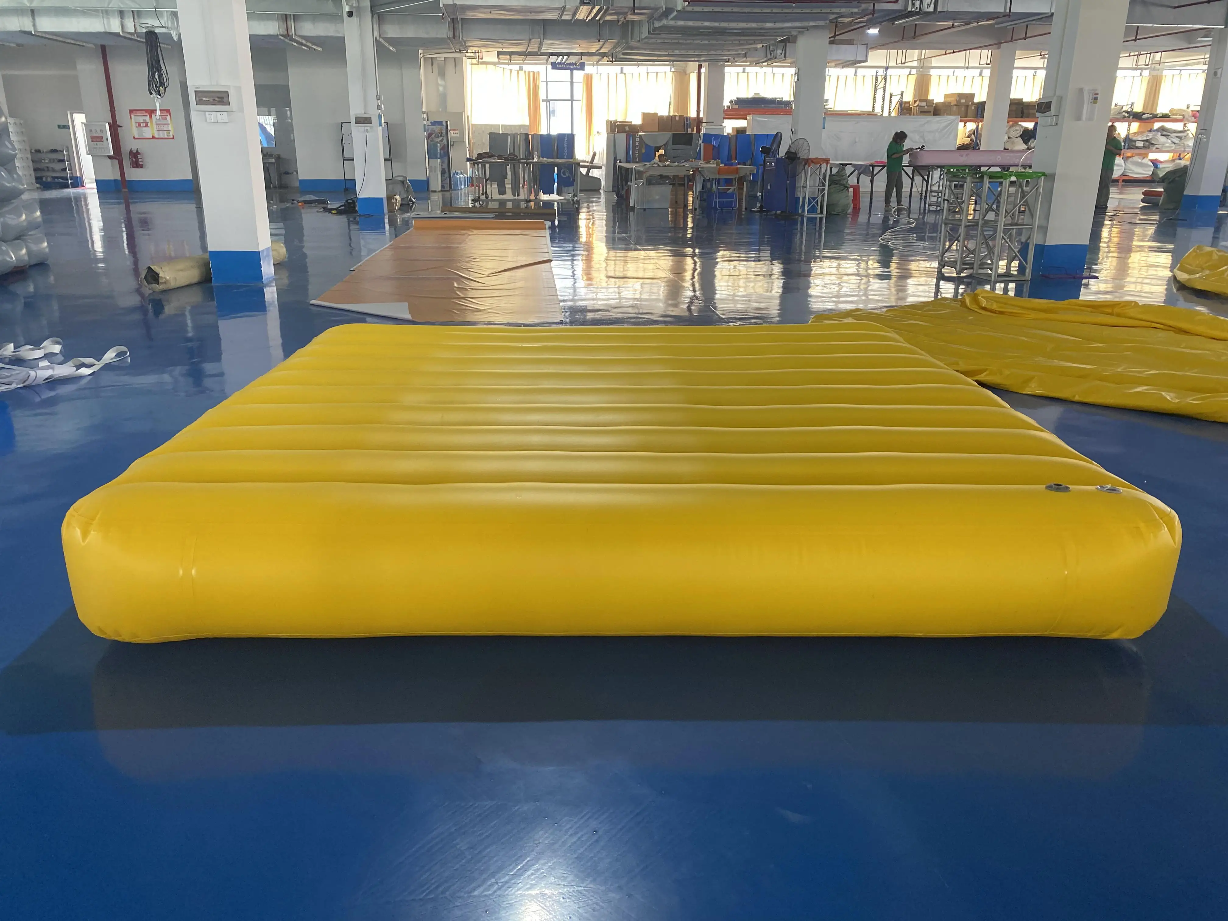 

Новый дизайн, индивидуальный уличный надувной коврик для прыжков, аварийно-спасательный безопасный воздушный коврик, надувной гимнастический коврик для продажи