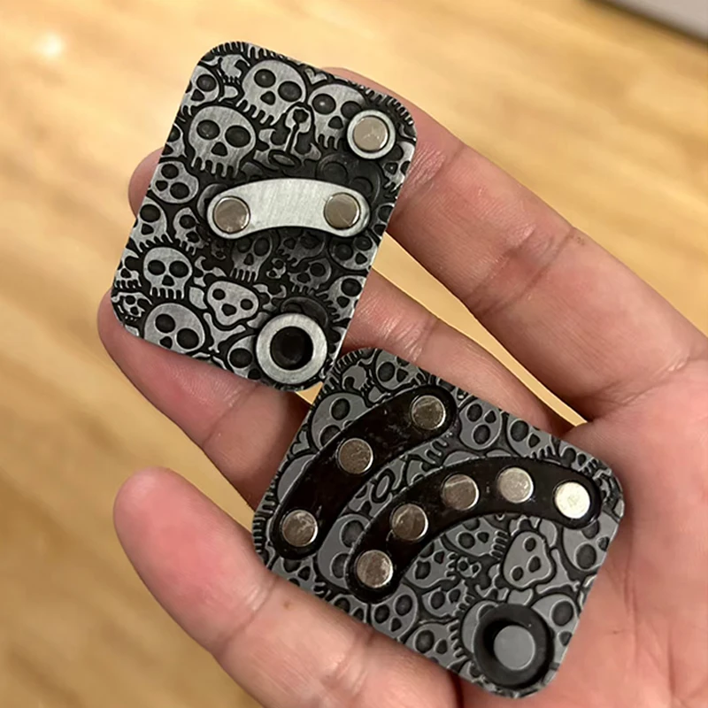 Magnetyczny metalowy slider EDC z wzorem czaszki, zabawka sensoryczna typu clicker, idealna na prezenty, wspomagająca redukcję stresu i lęku.
