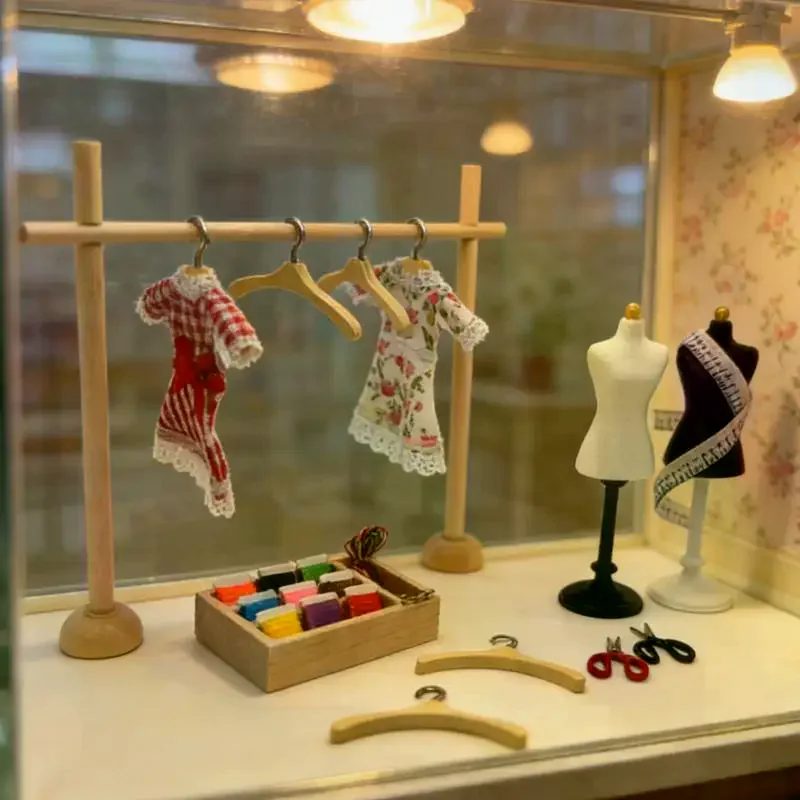 【M】1 Set Mannequin Torso Clothing Rack /Sewing Scene Accessories 1:12 Scale Dollhouse Miniature Dress Form Kit