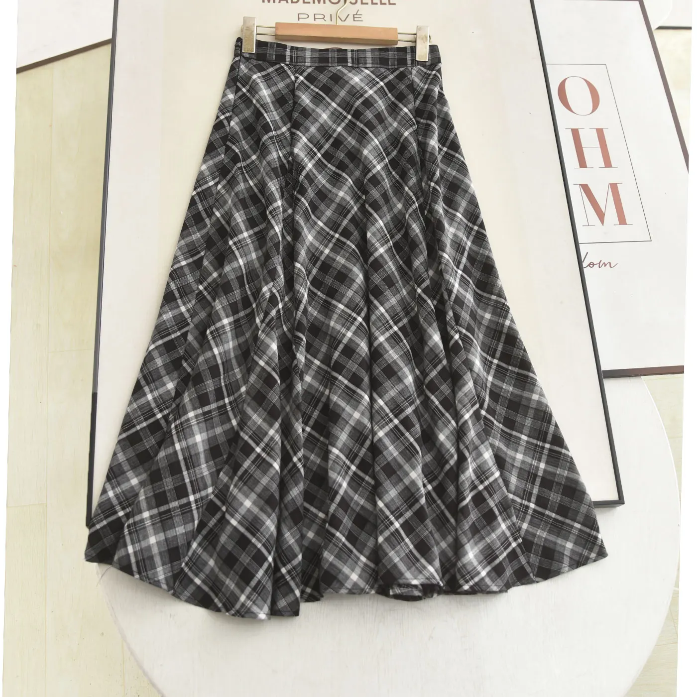 

Юбка миди с высокой талией и расклешенным А-образным силуэтом, стройнящая, универсальная, в студенческом стиле, с узором, средней длины