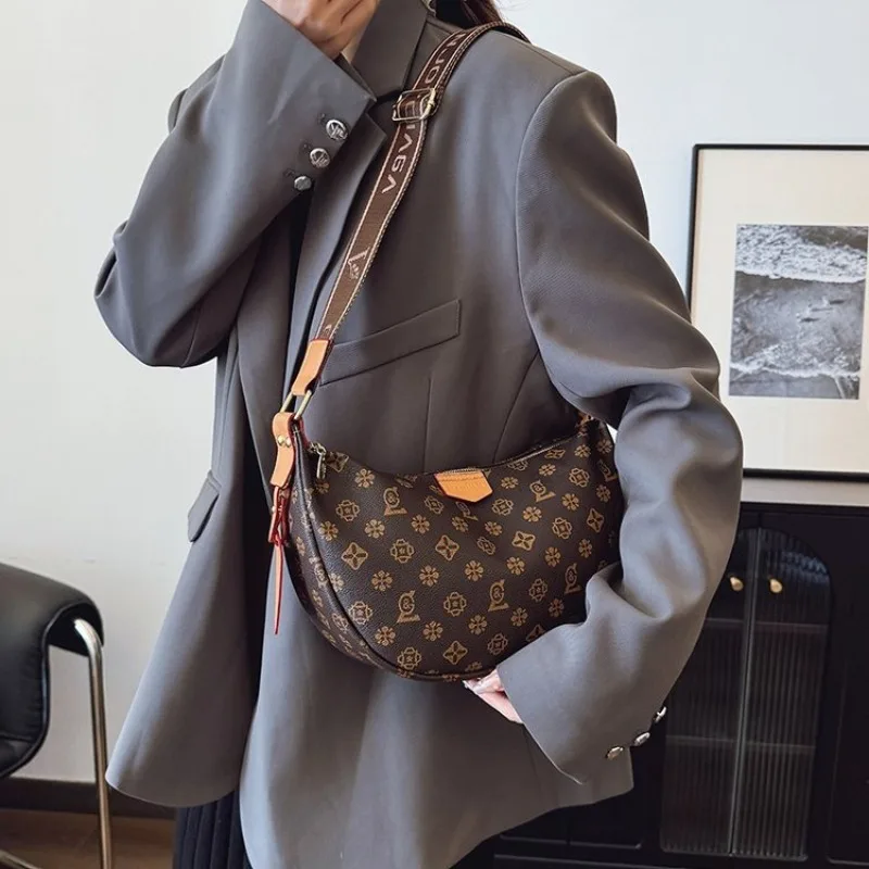 

New Model Geometric Shape Women Handbag Architectural Underarm Shoulder Bag For Making A Fashion Statement