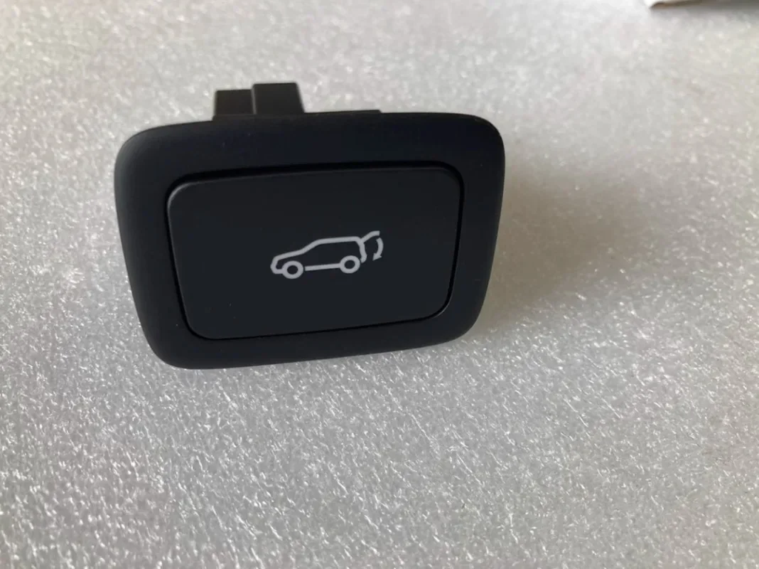 Compatible with Roewe ERX5 RX5 RX8 MG Ruiteng GS electric tailgate switch luggage compartment button button button