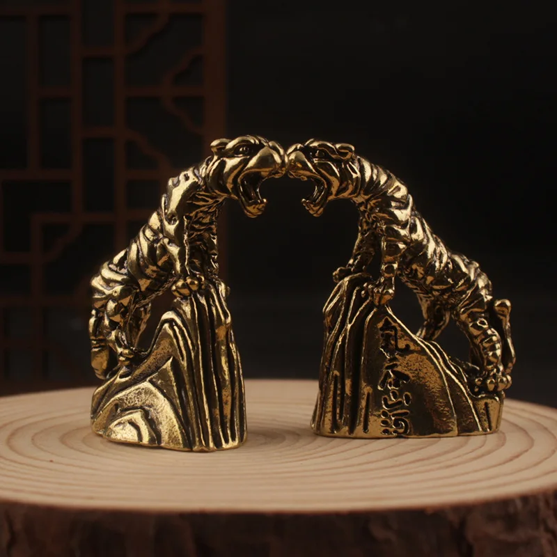 1/2Pcs Tiger Brass Office Desktop Small Ornament Zodiac Swallowing Mountains and Rivers Tea Pet Crafts