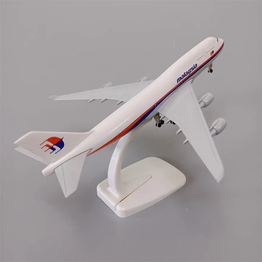 20cm Air Malaysia Airlines Boeing 747 B747 Airways Alloy Metal Airplane Model Diecast Air Plane Model &Wheels Aircraft Aeroplane