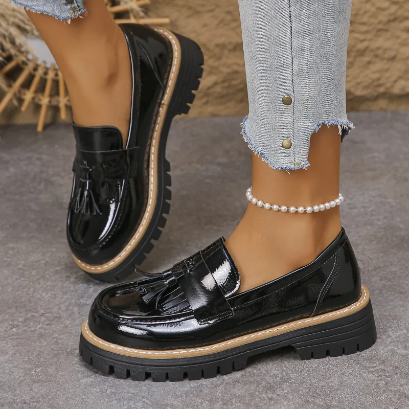 レディースカジュアルタッセルソリッドローファーシューズ 春秋 2025 ラウンドトゥ レディースローファー スクエアヒールシューズ 女性用靴
