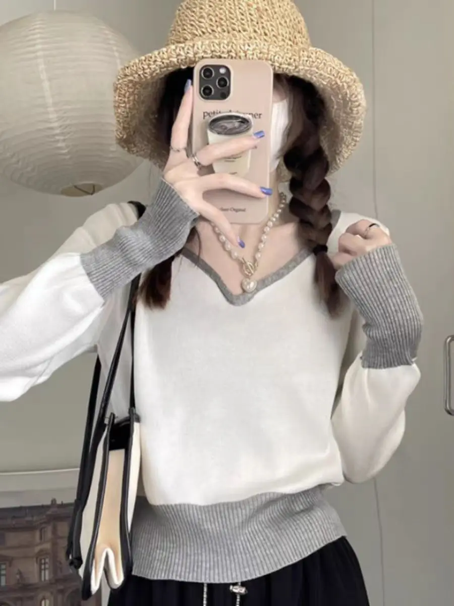 เสื้อสเวตเตอร์คอวีสำหรับผู้หญิง คอลเลคชั่นใหม่ ฤดูใบไม้ผลิและฤดูใบไม้ร่วง ปี 2025 เสื้อตัวใน ดีไซน์โดดเด่นและใช้งานได้หลากหลาย เสื้อครอป