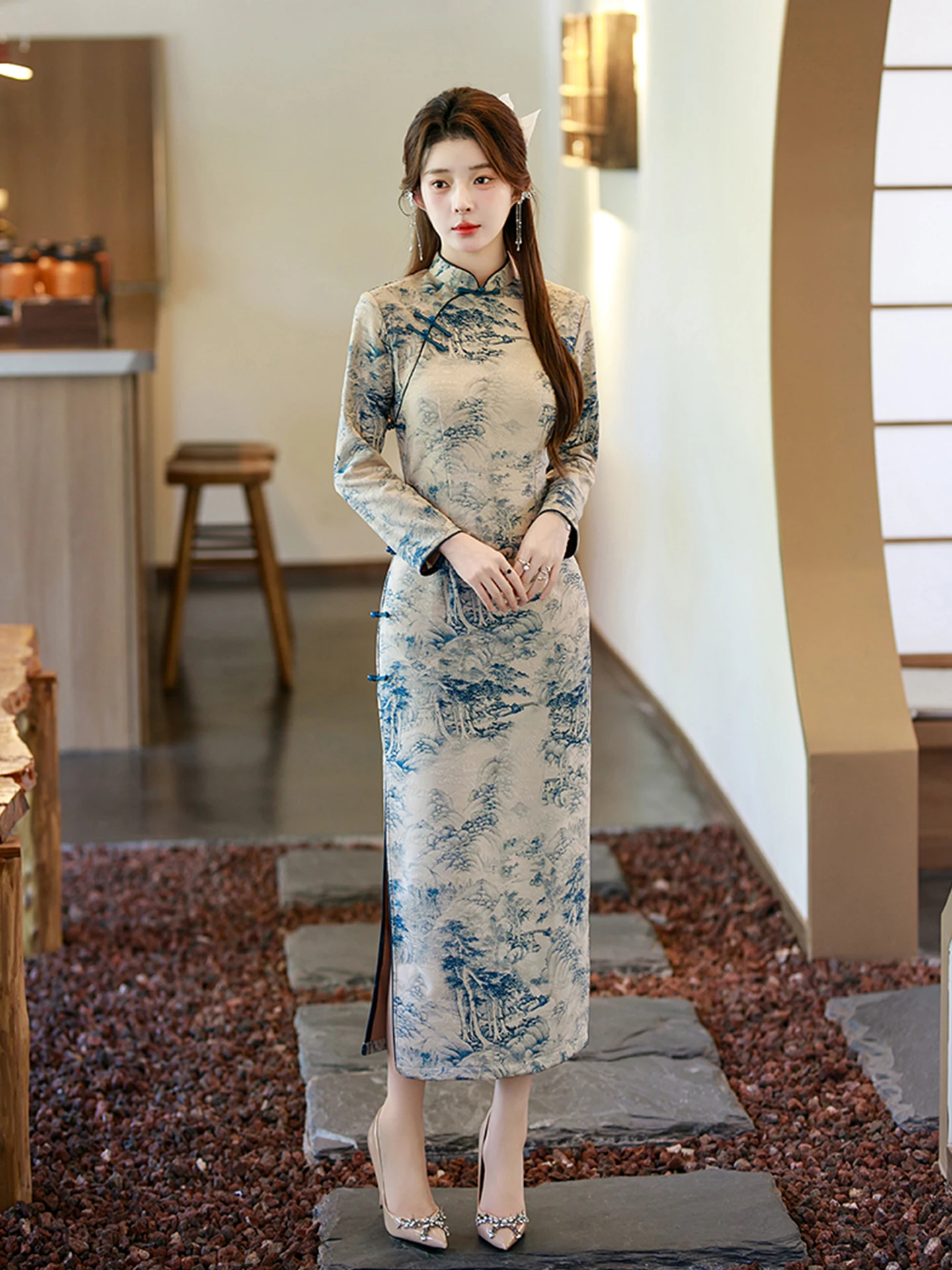 

Новинка: Винтажное длинное пальто из утолщенного бархата в национальном стиле, приталенное, с эффектом стройности.