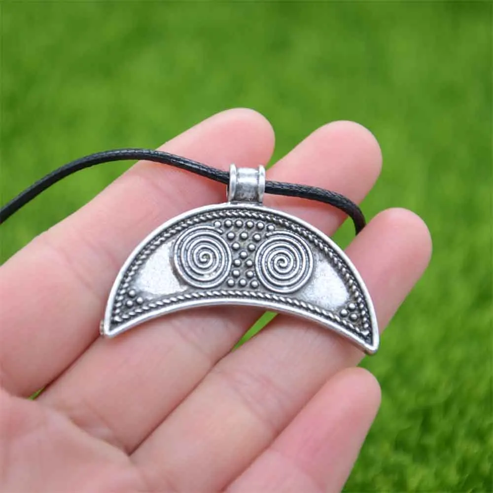 Nostalgia Slavic Pendant Lunula Symbol Crescent Moon Good Luck Charm Necklace Womens Mens Jewlery