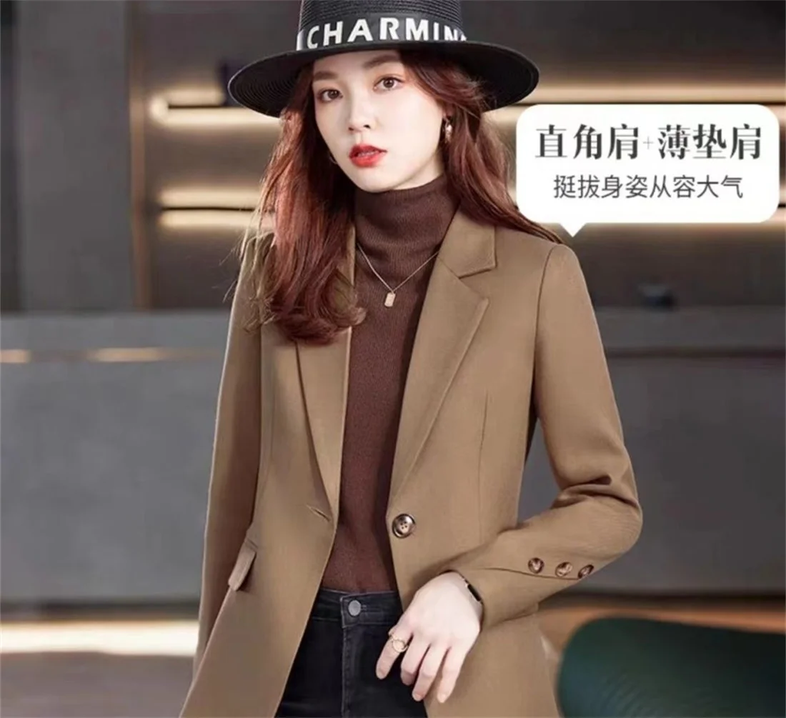 Giacca da donna in primavera e autunno 2025, nuovo stile di fascia alta. Piccolo abito da donna alla moda dal design casual, abito di nicchia