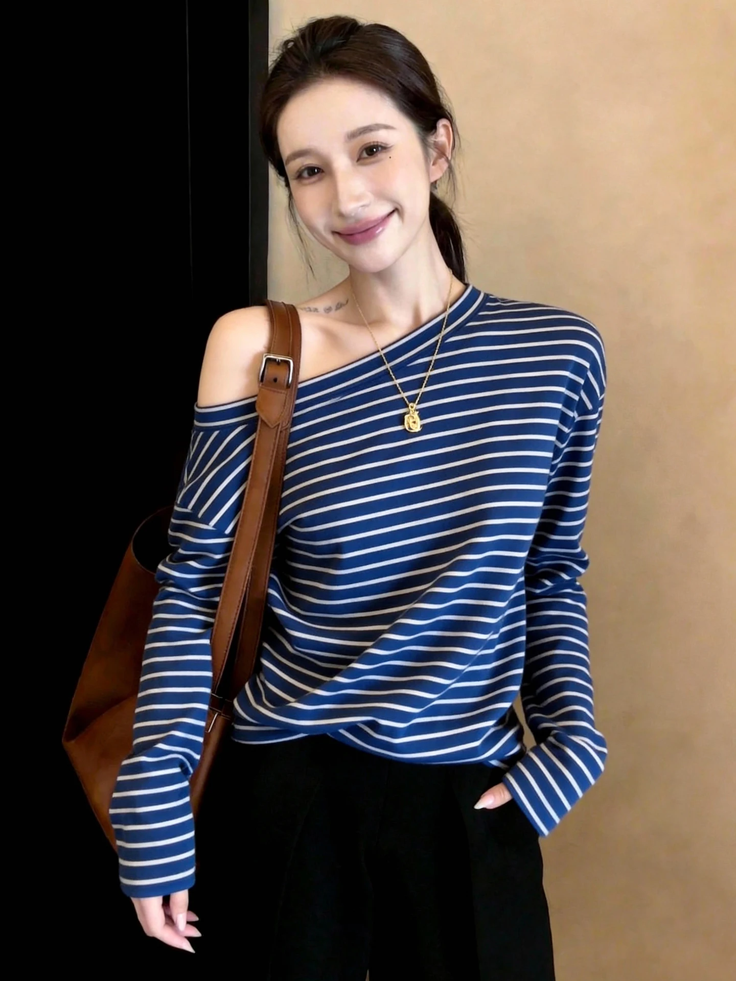 

Trendy Color Block Striped Base Shirt Design Fashionable Slope Shoulder Long Sleeve Loose All-Match Spring Top Women's Silk