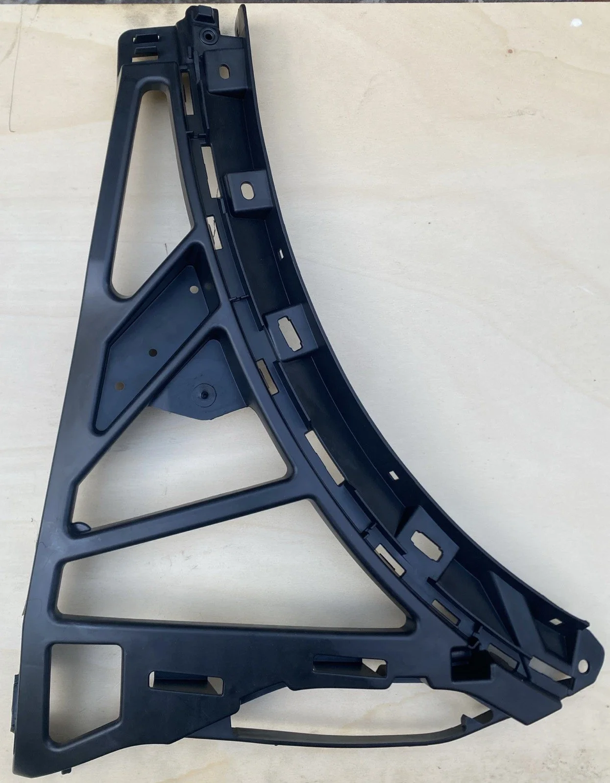 

front bumper bracket suitable for Porsche Cayenne 2011-2014 Turbo Model 95850517700 95850517800