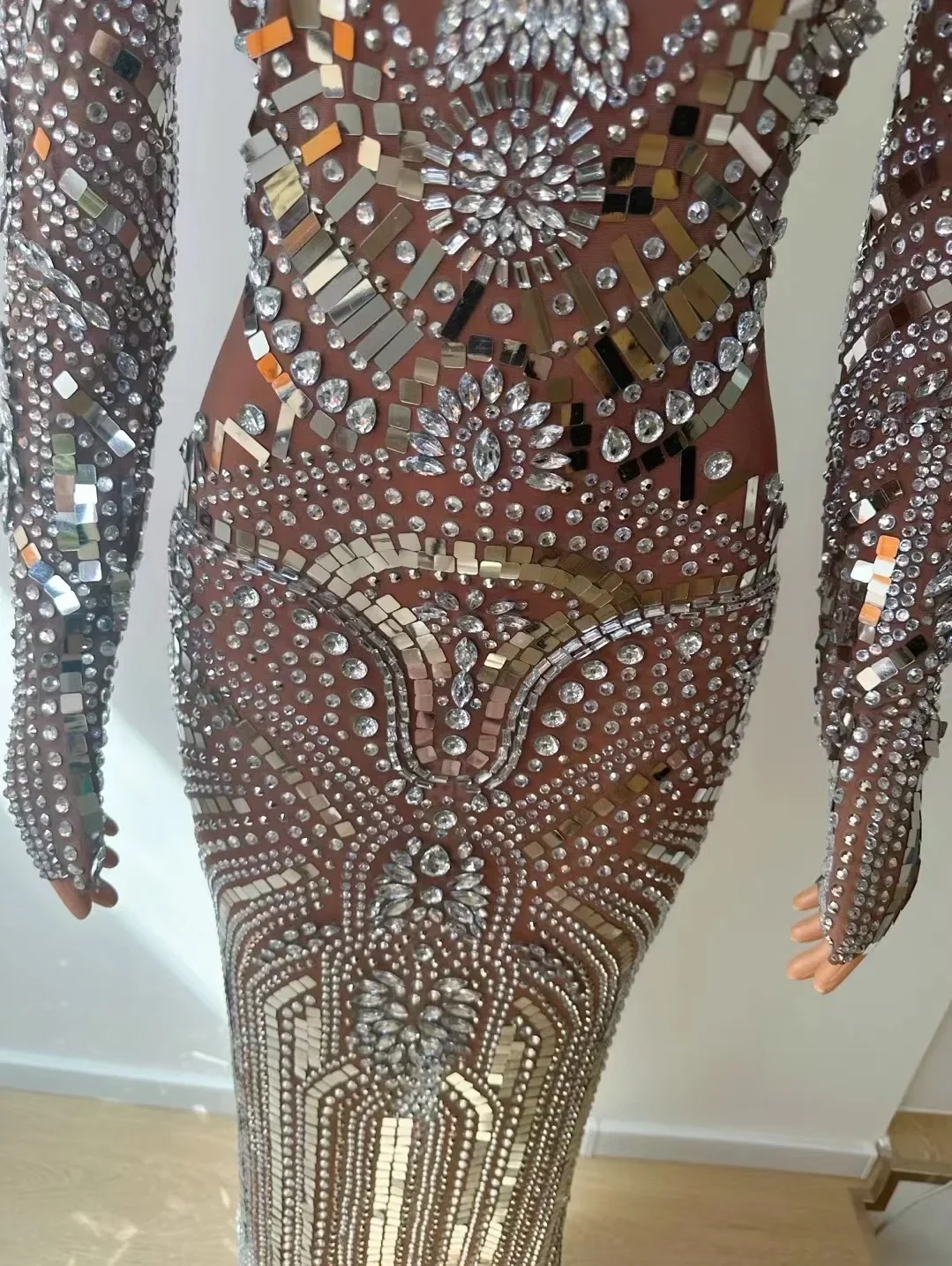 Transparente mangas compridas vestido com strass, prata brilhante, malha preta, celebração do aniversário, traje de dança, vestido de noite, Yyuansu