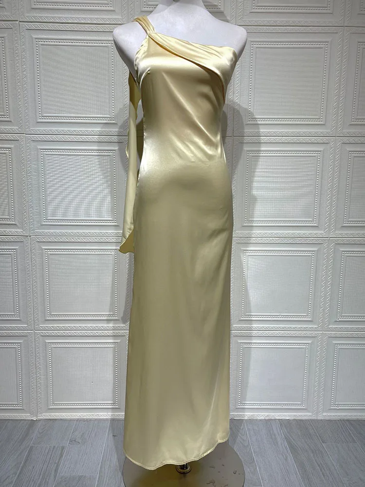 เดรสยาวแม็กซี่เซ็กซี่แบบเปิดไหล่ข้างเดียว แบรนด์ Mozision สำหรับผู้หญิง ผ้าซาติน คอเฉียง แขนกุด ผ่าสูงถึงต้นขา เหมาะสำหรับงานปาร์ตี้และคลับ