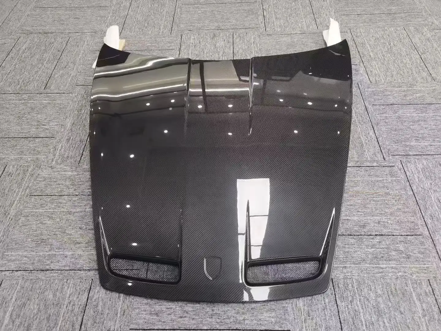 Bumper Karbon Kering Baru untuk 911 992 GT3 dengan Lubang Knalpot - Pemasangan Universal (Bolt-On) Garansi 1 Tahun (Retrofit/Upgrade)