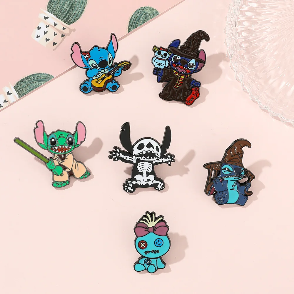 Disney broche de dibujos animados Stitch, figuras de acción de Anime, Stitch, Mickey, Minnie Mouse, joyería esmaltada, alfileres bonitos, regalos de cumpleaños para niños