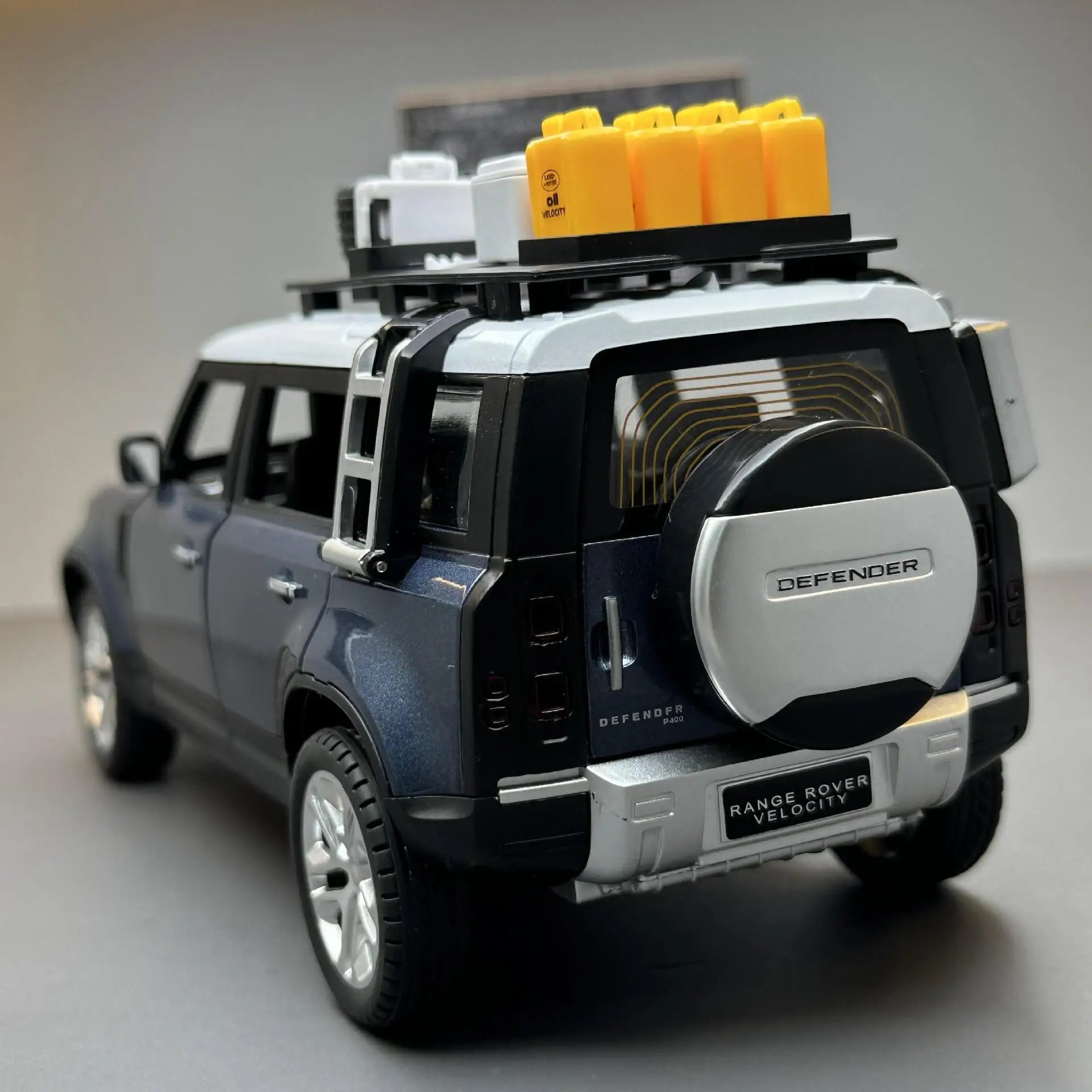 1:24 Land Rover Defender SUV внедорожник литая модель автомобиля из сплава со звуком и фотомагнитом коллекционные украшения игрушки с подарком детям