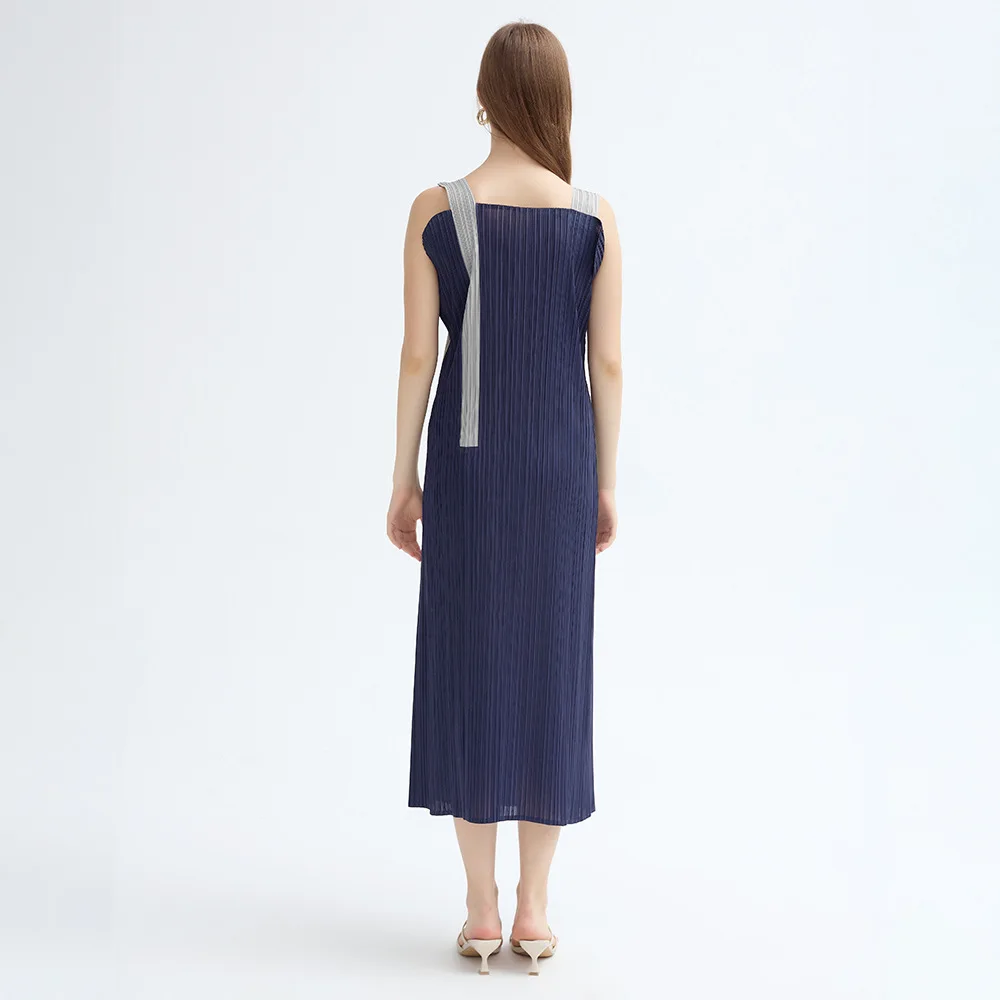 Frühjahrs- und Sommerkollektion 2025, neues Comet-Origami-Design-Kleid für Damen mit gefaltetem, farbkontrastfarbenem Träger, ärmelloses Kleid