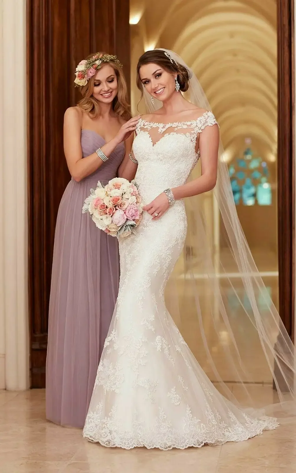 Customized White Bridal Wedding Dress Lace Applique Sexy Mermaid Bride Dress Long Tail Wedding Dress