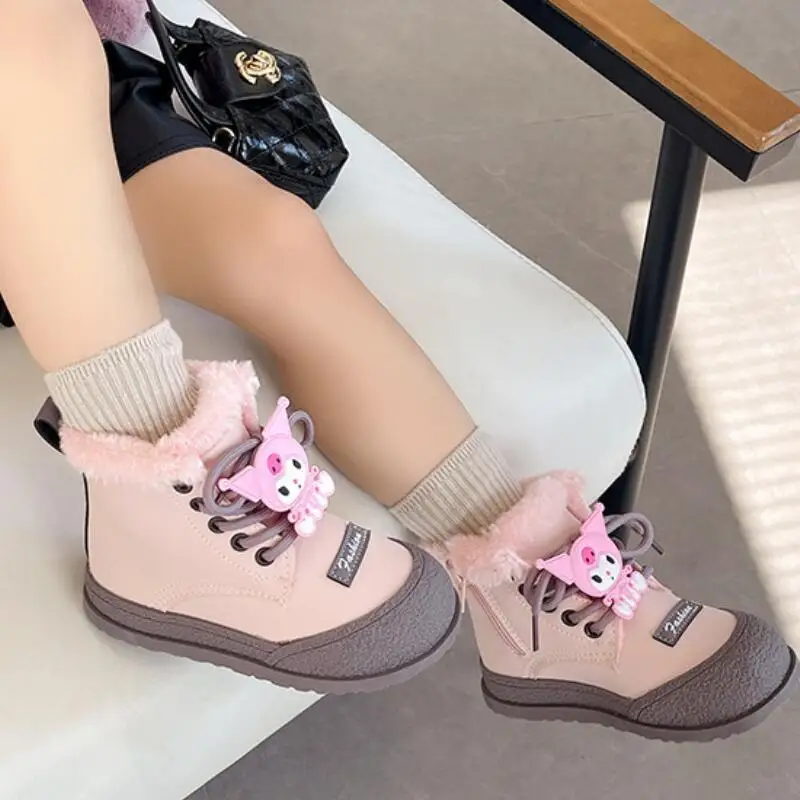 

Хлопковые сапоги Kuromi для девочек с героями мультфильмов, детская новинка 2025, зимняя модная повседневная спортивная хлопковая обувь с мягкой подошвой в стиле каваи в стиле аниме