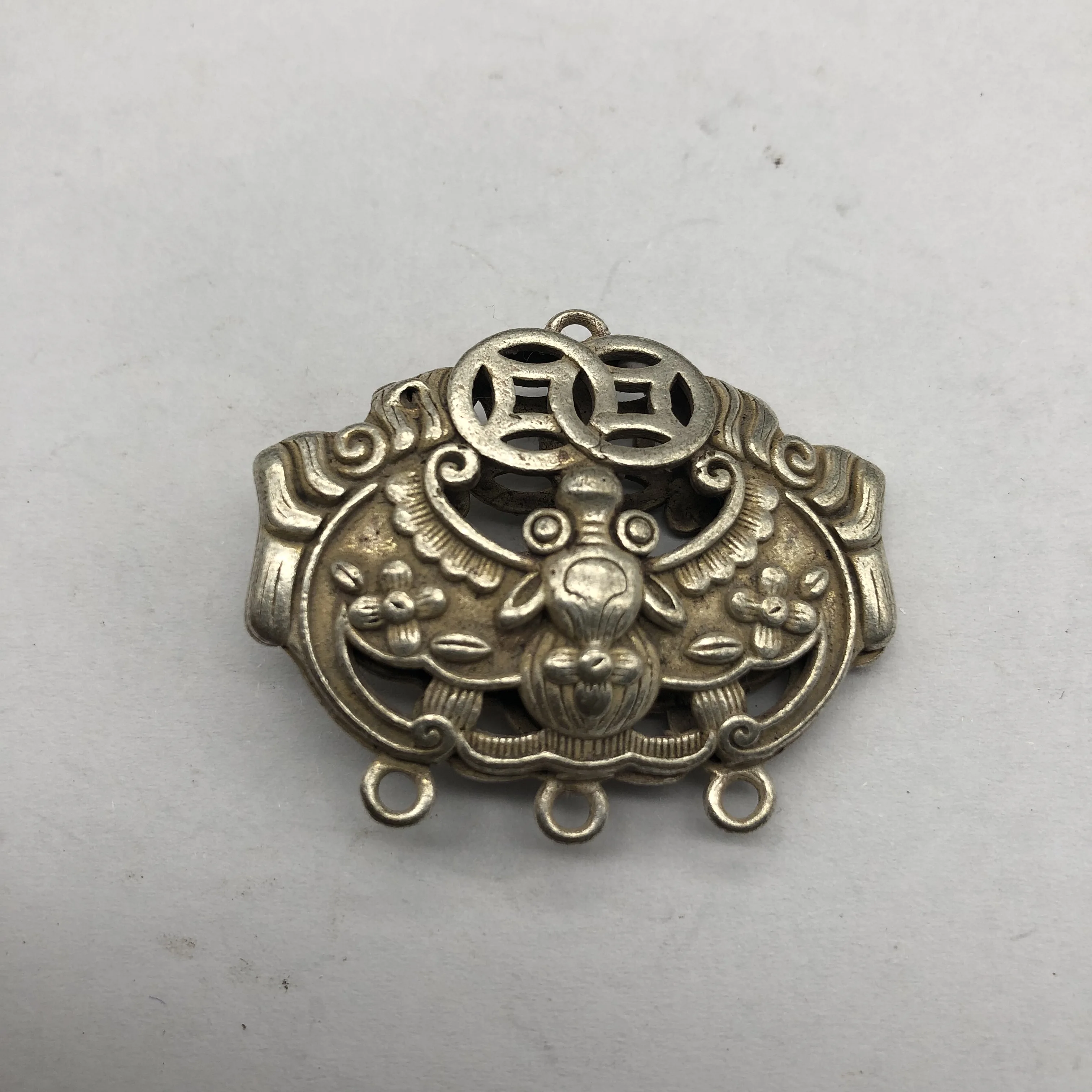 

Collection, retro imitation silver pendant pendant, imitation silver jewelry bat lock piece