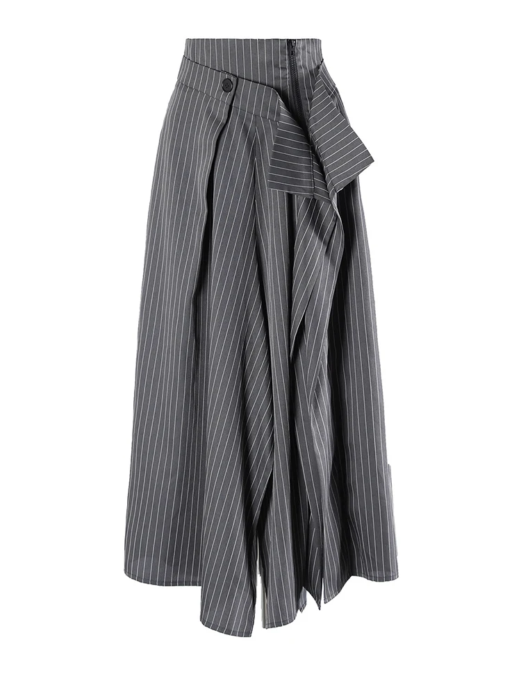 [EAM] High Waist Gray Striped Irregular Pleated Elegant A-line Half-body Skirt Women Fashion Tide New Spring Autumn 2026 1DJ7864