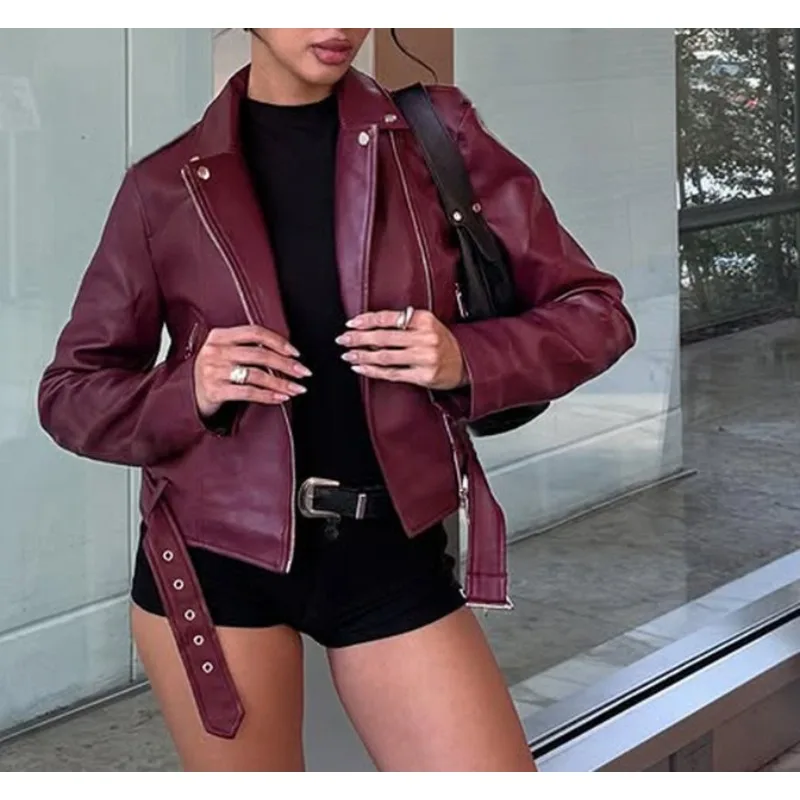 

Женская короткая приталенная однотонная куртка в уличном стиле с модной ретро-вибрацией, изготовленная из кожи на молнии