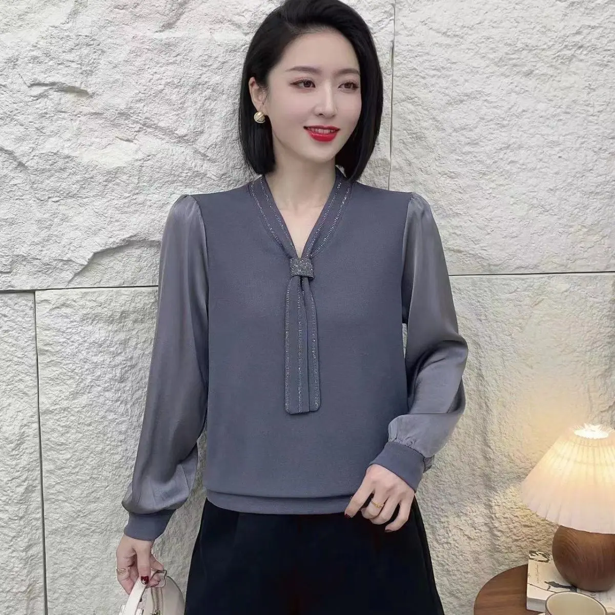 Frühlingsneues, elegantes, lockeres, schlankes Langarm-Oberteil mit mittlerem Alter