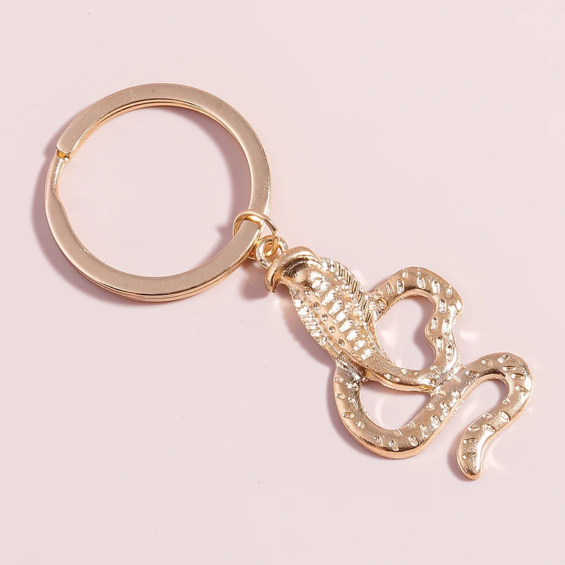 Creative Metal Snake Keychain Animal Key Ring Pendant for Men Women Key Holder Handbag Accessories DIY Jewlery Gift