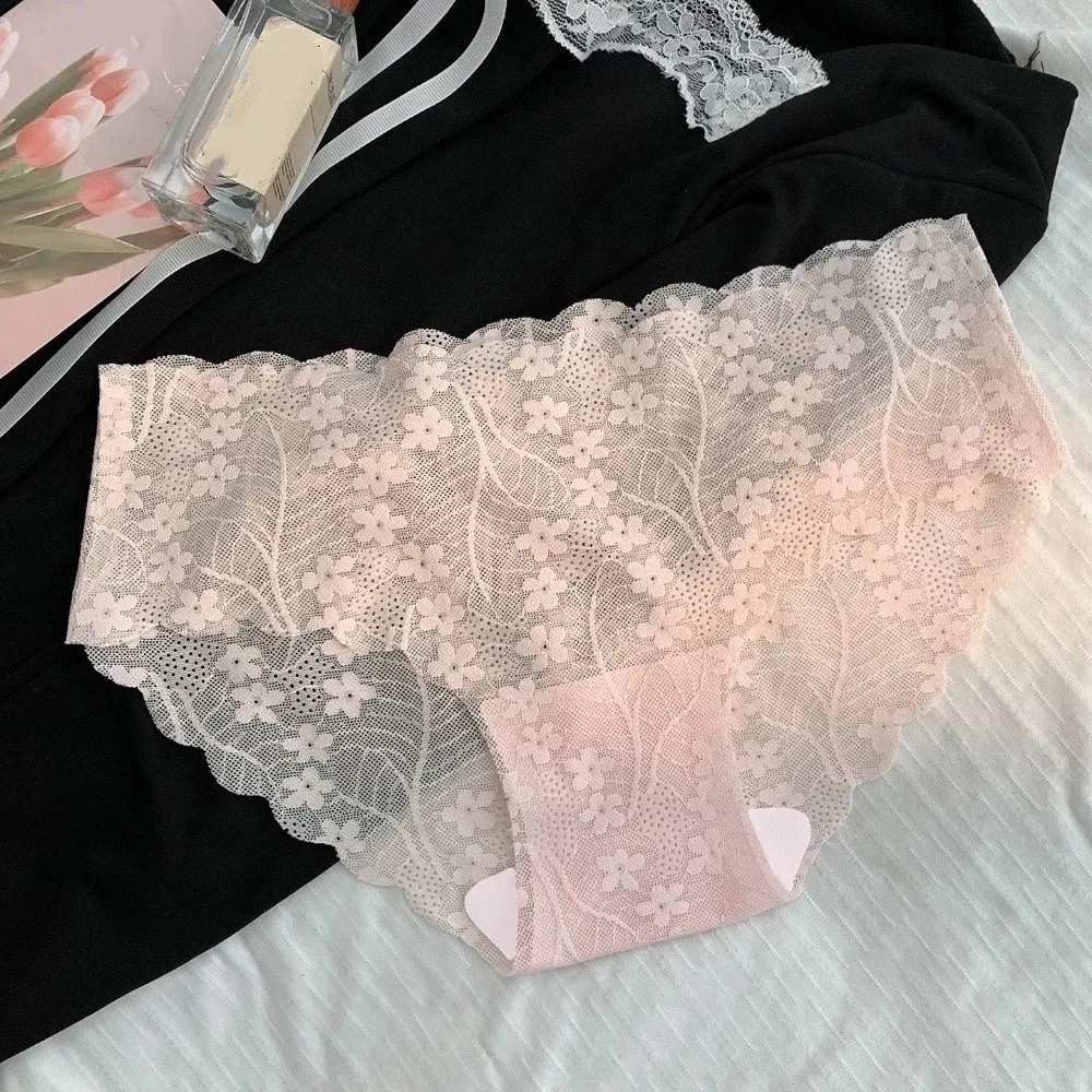 Modische Nahtlose Spitzenblumen-Höschen Transparente Weiche Unterwäsche für Damen Mittlere Taille Dünne Netz-Spitzen-Slips