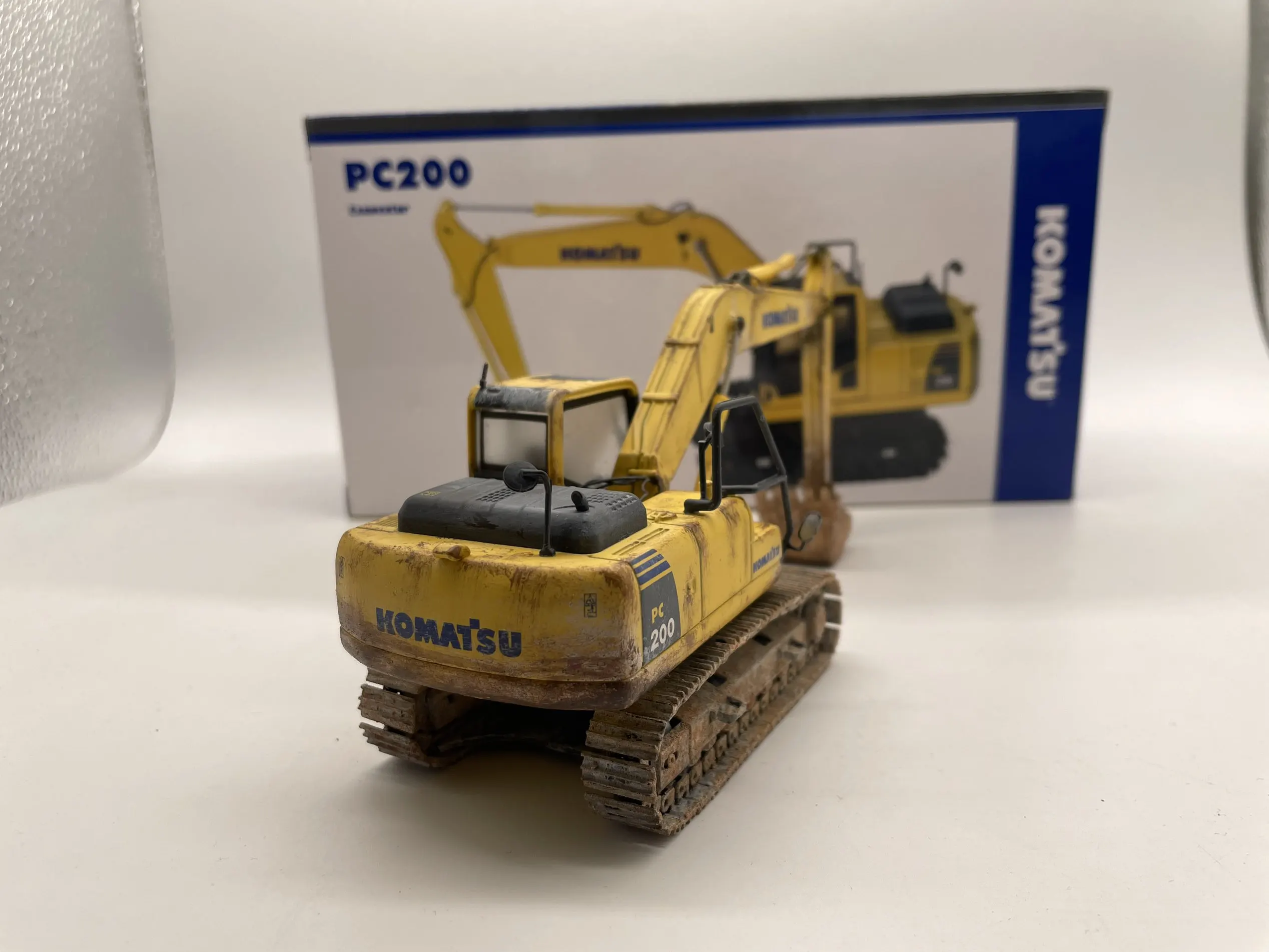 PC200 Escavatore Muddy Edition 1:50 Lega Giocattolo per bambini Ragazzo Regalo di compleanno Decorazione di scena Modello di ingegneria meccanica