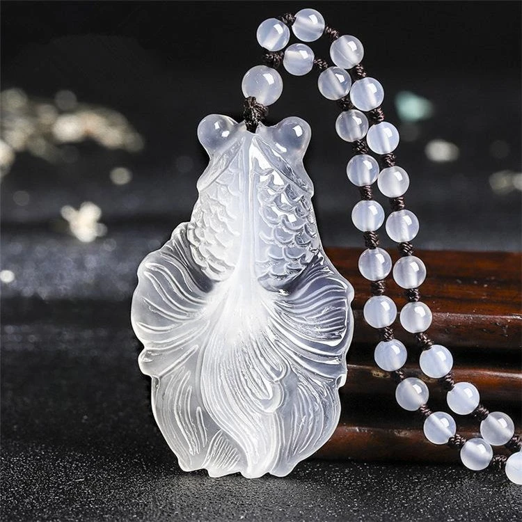 

Женское ожерелье из натурального жадеита и карпа с подвеской из халцедонового агата