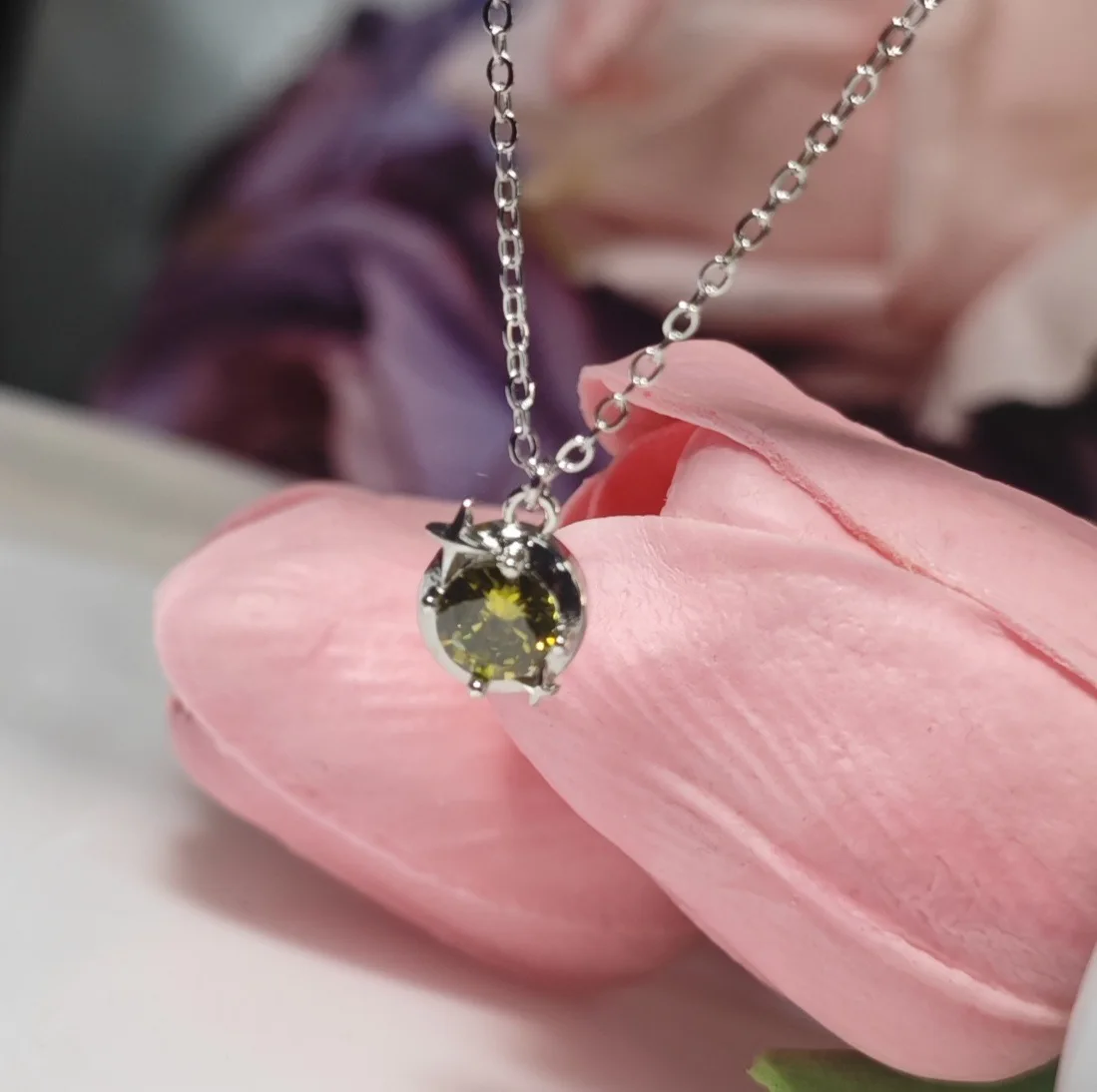 

Оливково-зеленый бриллиант, ожерелье со звездным небом, лесной стиль, ретро, нишевая модная цепочка со звездным воротником