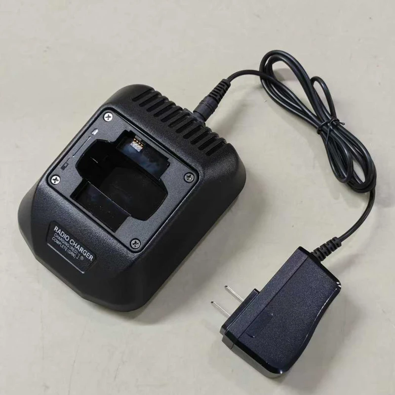 motorola-mag-one-h58-公共ネットワーク無線機に対応した充電器は、機体全体または単一のバッテリーを充電できます。