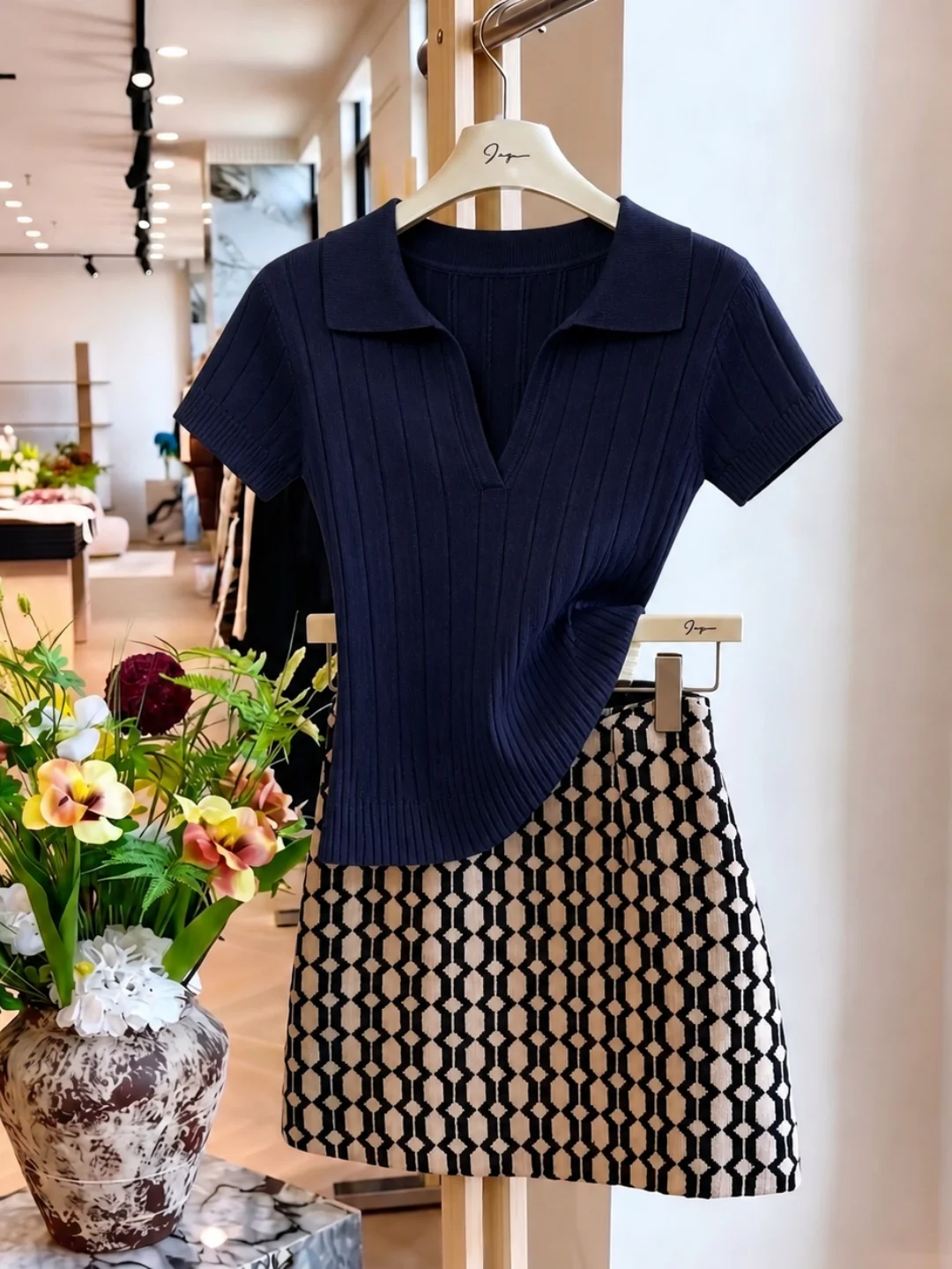 

Elegant Pure Color Knitwear Shirt Slim Fit Short Sleeve Turn-down Collar Commute Style Summer Fashionable Women's Top